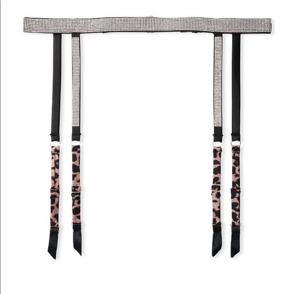 Victoria’s Secret VERY SEXY
Shine Strap Garter Belt in Nougat Leopard + Thong - Picture 2 of 3